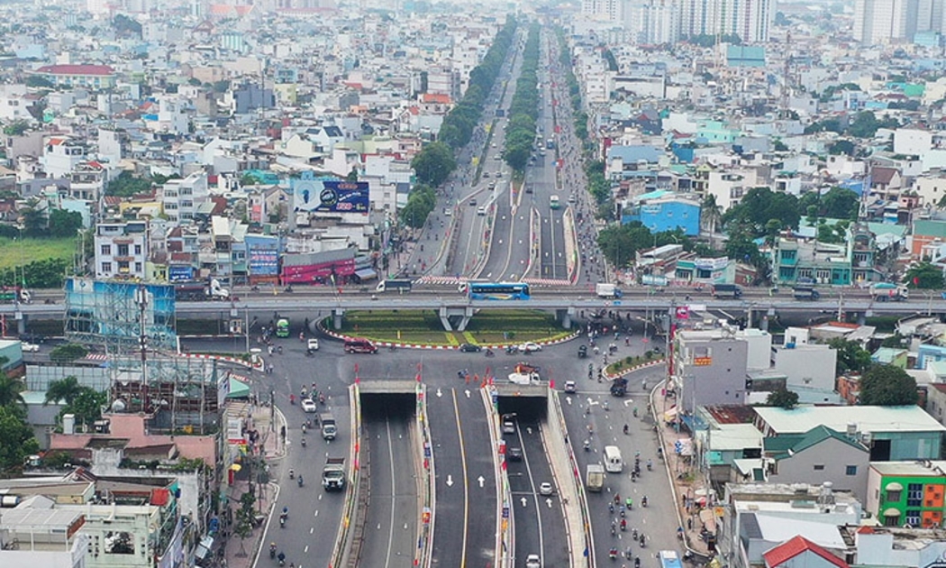 Nút giao thông 3 tầng ngã tư An Sương hoàn thành và đưa vào sử dụng tháng 9/2020 đã giải quyết bài toán kẹt xe triền miên tại khu vực ngã tư cửa ngõ trọng yếu này.