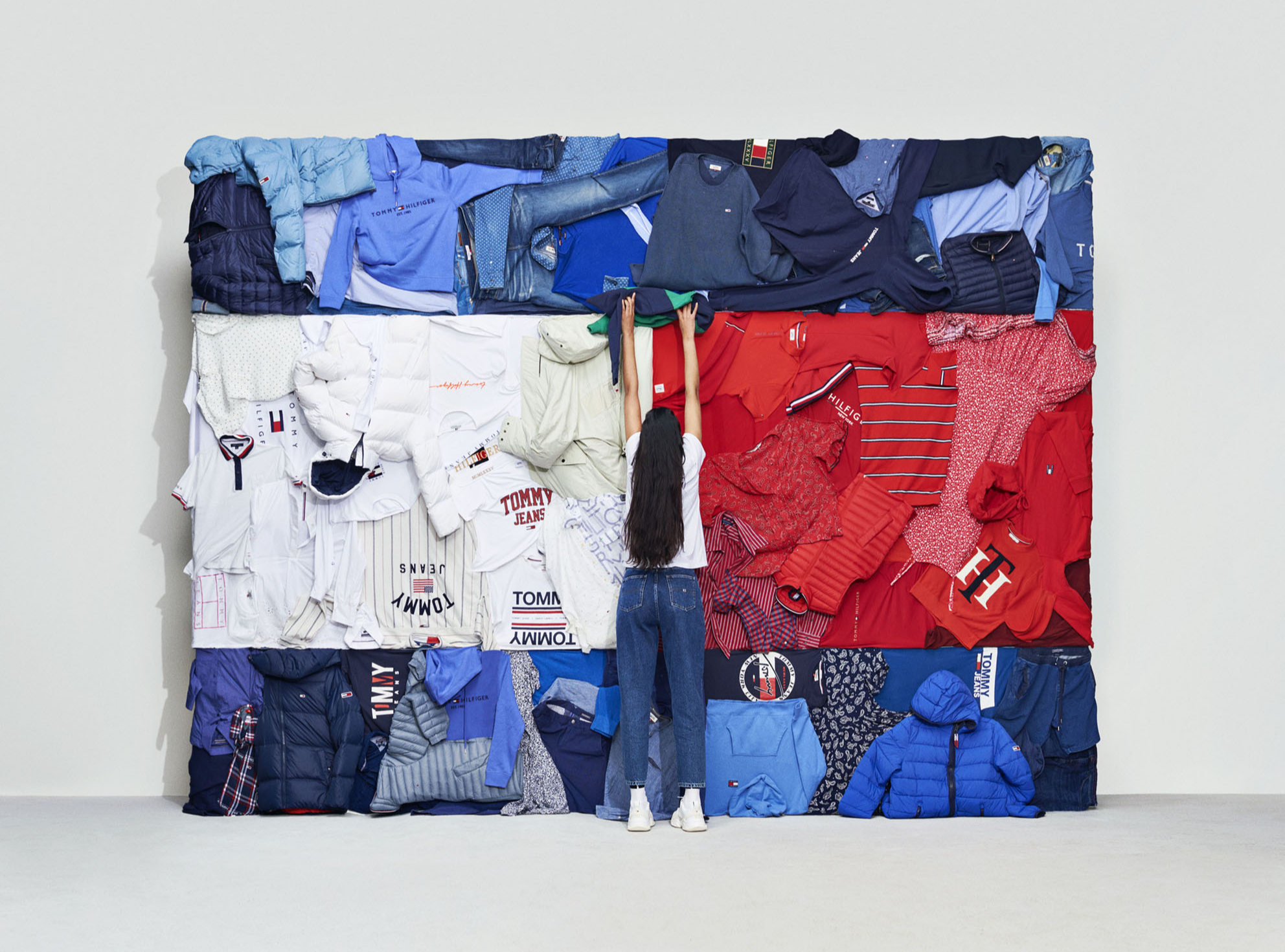 C&aacute;c loại trang phục phụ nữ v&agrave; trẻ em cũ từ bất kỳ thương hiệu n&agrave;o, cũng như quần &aacute;o nam giới của Tommy Hilfiger c&oacute; thể gửi đến ThredUp miễn ph&iacute;.