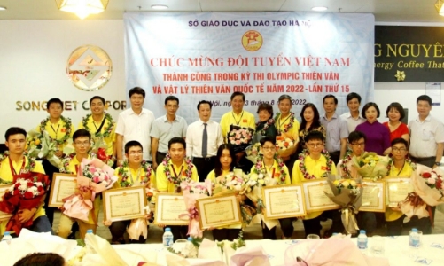 Đón đoàn học sinh Hà Nội với những thành tích ấn tượng trở về từ Kỳ thi IOAA thứ 15