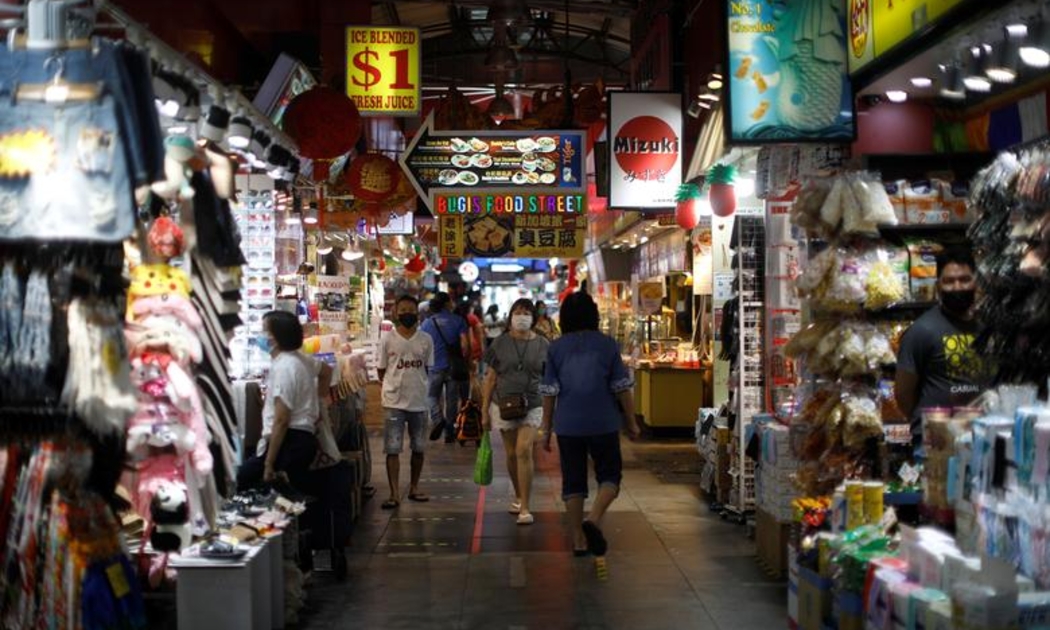 Một khu chợ ở Singapore - Ảnh: Reuters