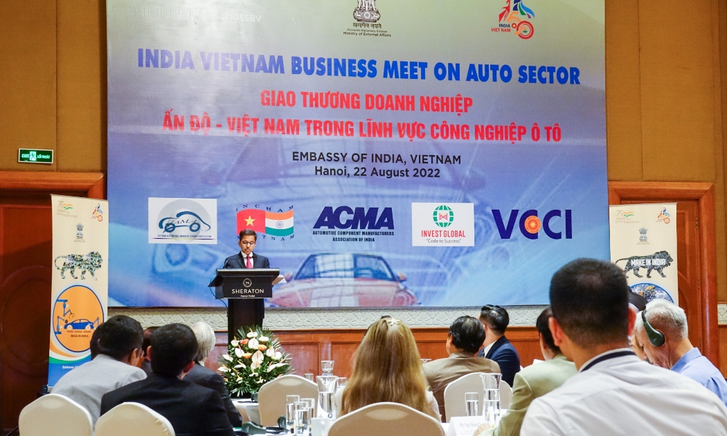 Ngài Pranay Verma, Đại sứ Ấn Độ tại Việt Nam phát biểu tại “Gặp gỡ doanh nghiệp Việt Nam - Ấn Độ trong lĩnh vực công nghiệp ô tô” ngày 22/8. Ảnh: Việt Tuấn.