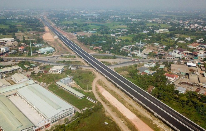 Hiện VEC đang gấp rút triển khai để hoàn thiện dự án cao tốc Bến Lức - Long Thành.