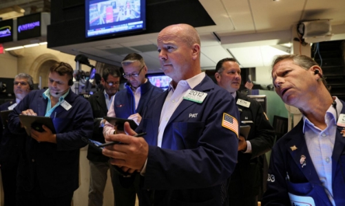 Chứng khoán Mỹ tiếp tục trượt dốc, giá dầu tăng mạnh vì Saudi Arabia có thể hạ sản lượng