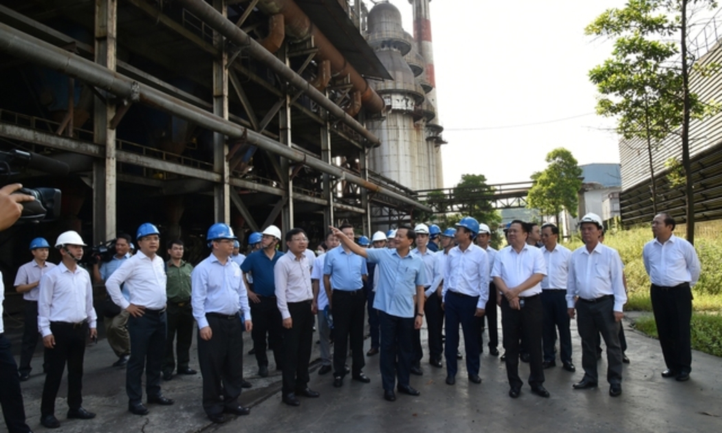 Phó Thủ tướng Lê Minh Khái kiểm tra Nhà máy gang thép Lào Cai (dự án VTM). Ảnh Trần Mạnh