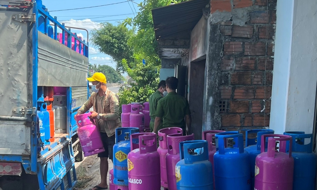Cơ quan chức năng tỉnh Bình Định thu giữ gần 700 bình gas không hóa đơn, chứng từ