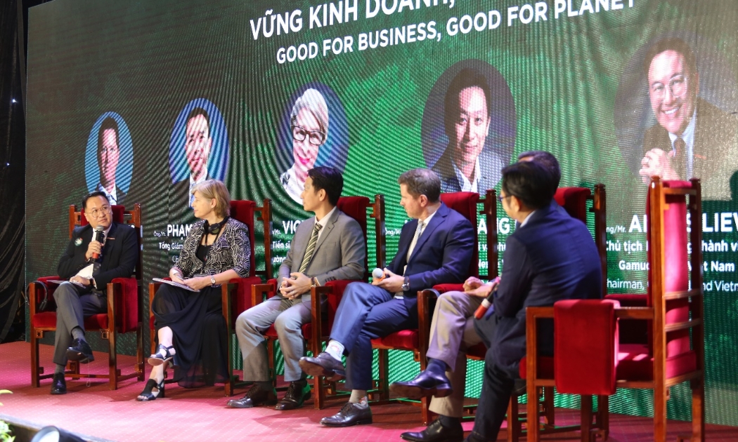 Hội thảo “Vững kinh doanh - Xanh trái đất” quy tụ dàn diễn giả chất lượng cùng thảo luận về những giải pháp giúp Việt Nam tăng trưởng bền vững, đạt được các mục tiêu ứng phó biến đổi khí hậu.