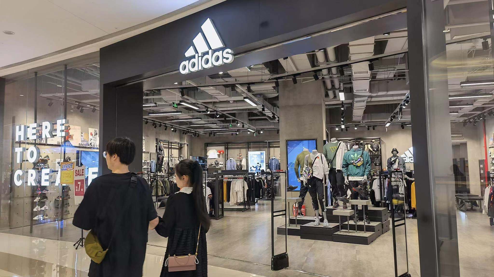 Adidas hiện dự kiến doanh thu ở Trung Quốc Đại lục sẽ giảm với tốc độ hai con số trong thời gian còn lại của năm.