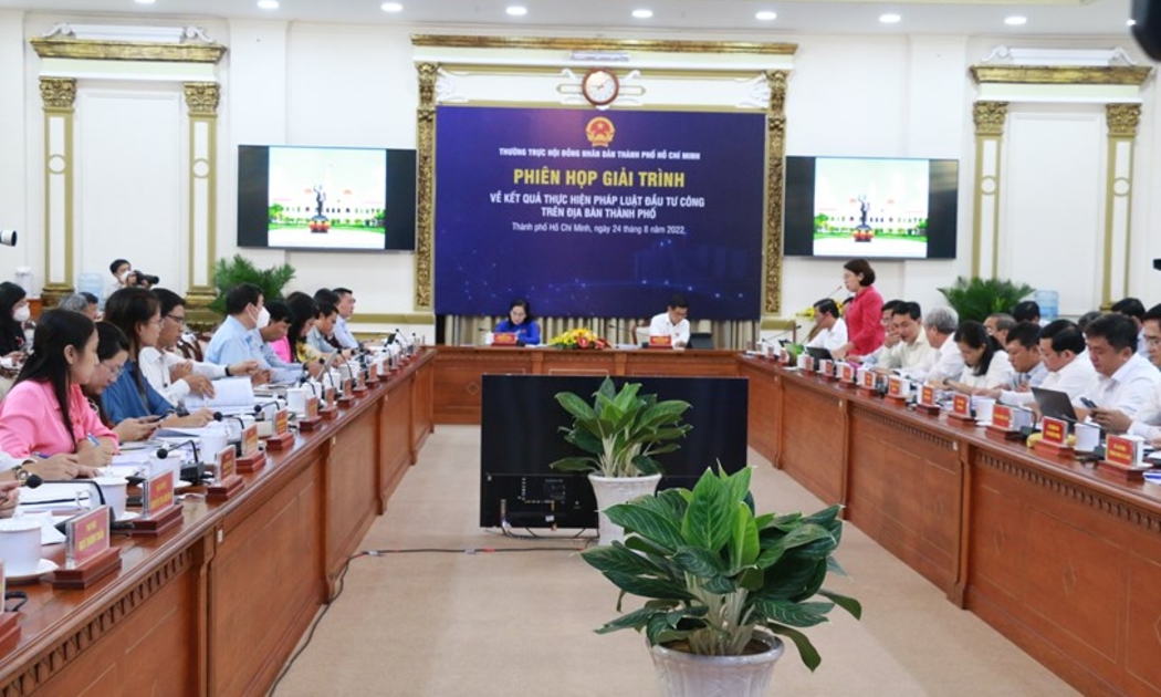 Sáng 24/8, Thường trực HĐND TP.HCM đã tổ chức phiên họp giải trình về kết quả thực hiện pháp luật đầu tư công trên địa bàn Thành phố.