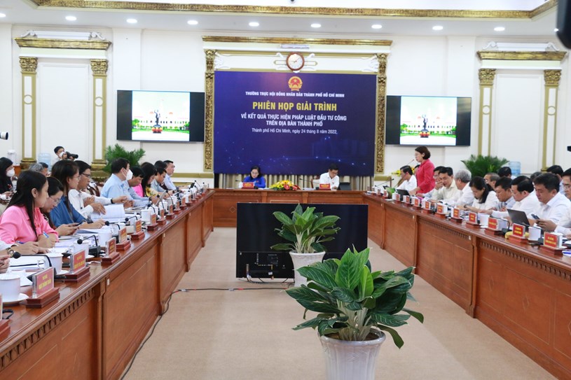 Sáng 24/8, Thường trực HĐND TP.HCM đã tổ chức phiên họp giải trình về kết quả thực hiện pháp luật đầu tư công trên địa bàn Thành phố.