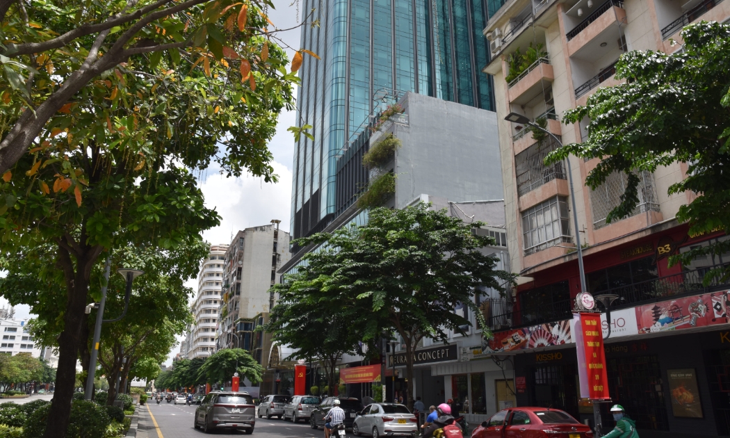 Phố đi bộ Nguyễn Huệ tại trung tâm hiện có của Tp.HCM, nơi có bảng giá đất mới được UBND Tp.HCM công bố áp dụng từ 25/8 tối đa lên đến 810 triệu đồng/m2. Ảnh: Lê Vũ.