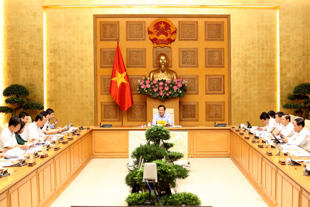 Phó Thủ tướng Lê Minh Khái chủ trì cuộc họp chiều 24/8.