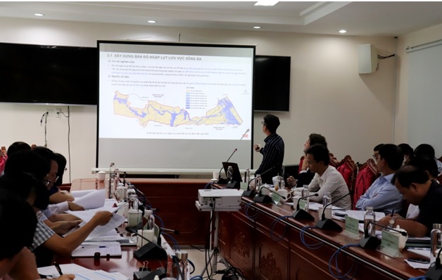 Đơn vị tư vấn báo cáo đề xuất ý tưởng phát triển khu vực đô thị dọc 2 bên bờ sông Ba - Ảnh: YP.