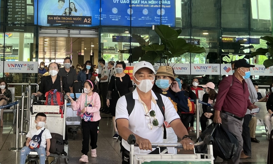 Nhà ga quốc nội nhiều thời điểm lâm vào tình trạng quá tải trầm trọng.