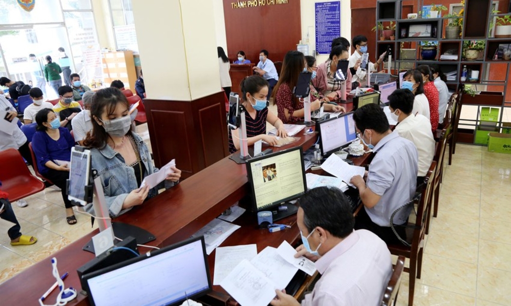 Người dân đến làm việc tại Sở Tư pháp TP.HCM