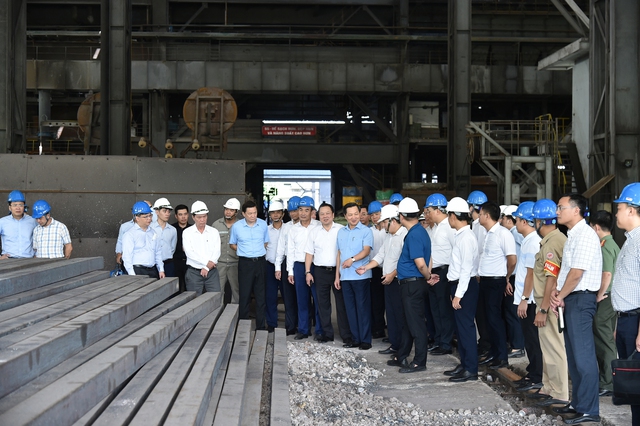Phó Thủ tướng Lê Minh Khái kiếm tra dự án Gang thép Lào Cai. Ảnh - VGP. 