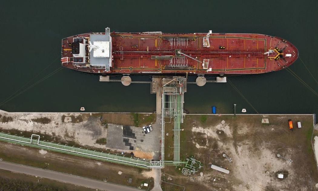 Một tàu chở dầu ở Corpus Christi, Texas, Mỹ - Ảnh: Bloomberg