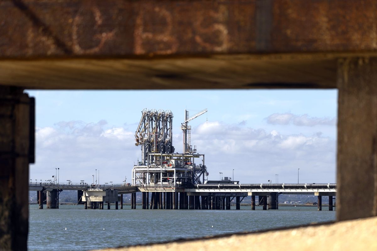 Mỹ đề xuất &aacute;p mức gi&aacute; trần cao hơn một ch&uacute;t so với chi ph&iacute; sản xuất bi&ecirc;n của Nga - Ảnh: Reuters