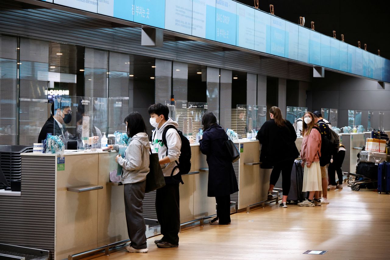 H&agrave;n Quốc&nbsp;đ&atilde; ho&agrave;n to&agrave;n loại bỏ những r&agrave;o cản về quy định về ti&ecirc;m vaccine đối với du kh&aacute;ch nhập cảnh.