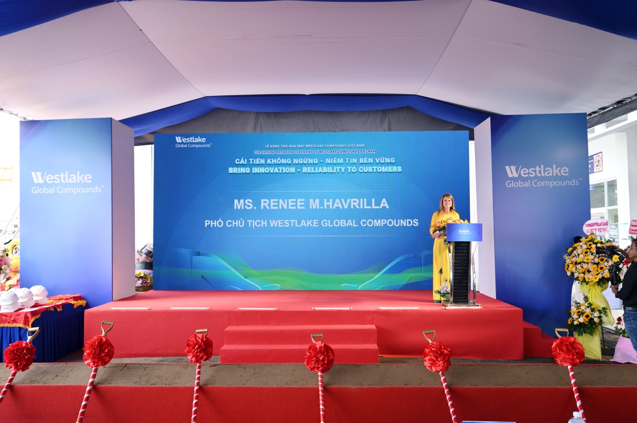 Bà Renee Havrilla, Phó Chủ tịch Westlake Global Compounds phát biểu tại lễ động thổ.