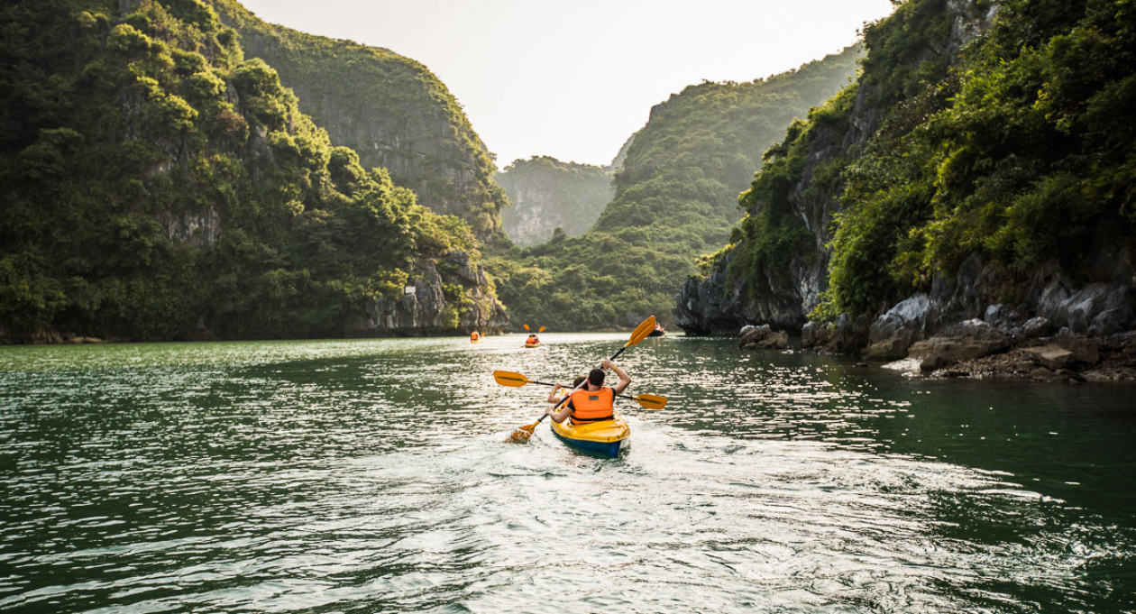 Các tour leo núi, chèo SUP ngắn ngày được du khách ưa chuộng vào dịp này.