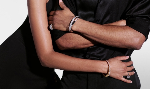 Biểu tượng lừng lẫy Tiffany Lock trở lại trong BST phi giới tính mới