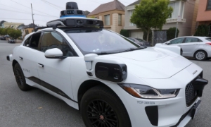 Công nghệ tự lái đang được thử nghiệm trên toàn thế giới, chẳng hạn như xe tự hành Waymo của Google đang thí điểm trên nhiều đường phố tại Mỹ