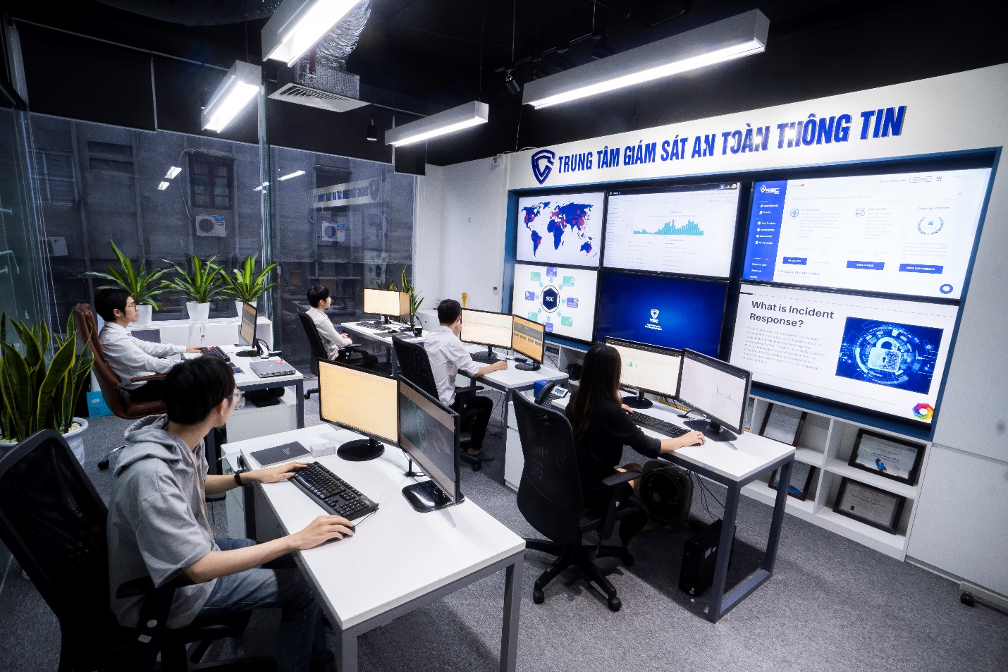 Trung tâm SOC theo tiêu chuẩn quốc tế tại VSEC.