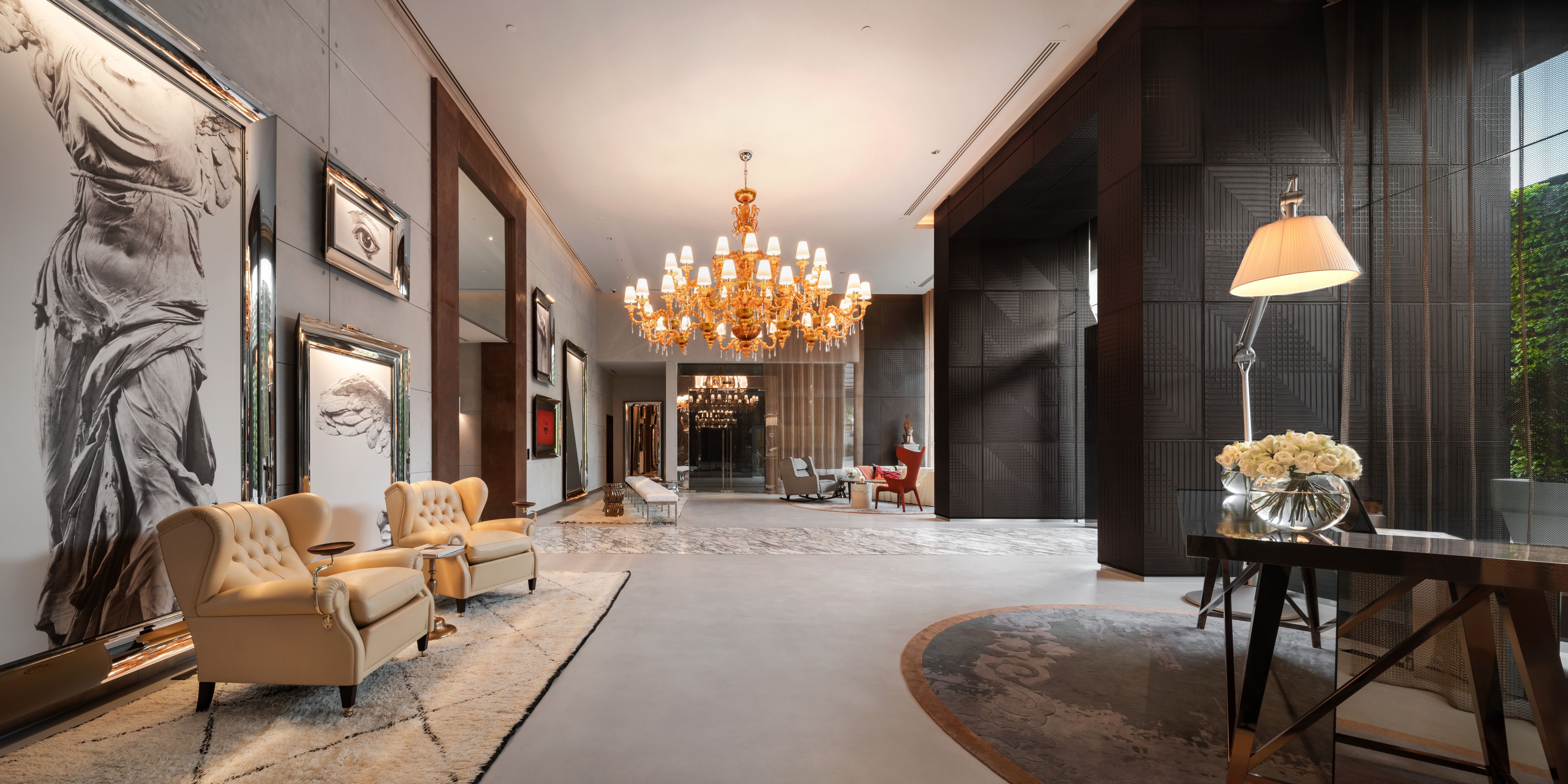 Được bảo chứng bởi YOO Inspired by Starck, dù có mức giá lên đến 5 triệu USD, khu căn hộ Khun by YOO tại thủ đô Bangkok, Thái Lan vẫn được các đại gia nhộn nhịp giao dịch.