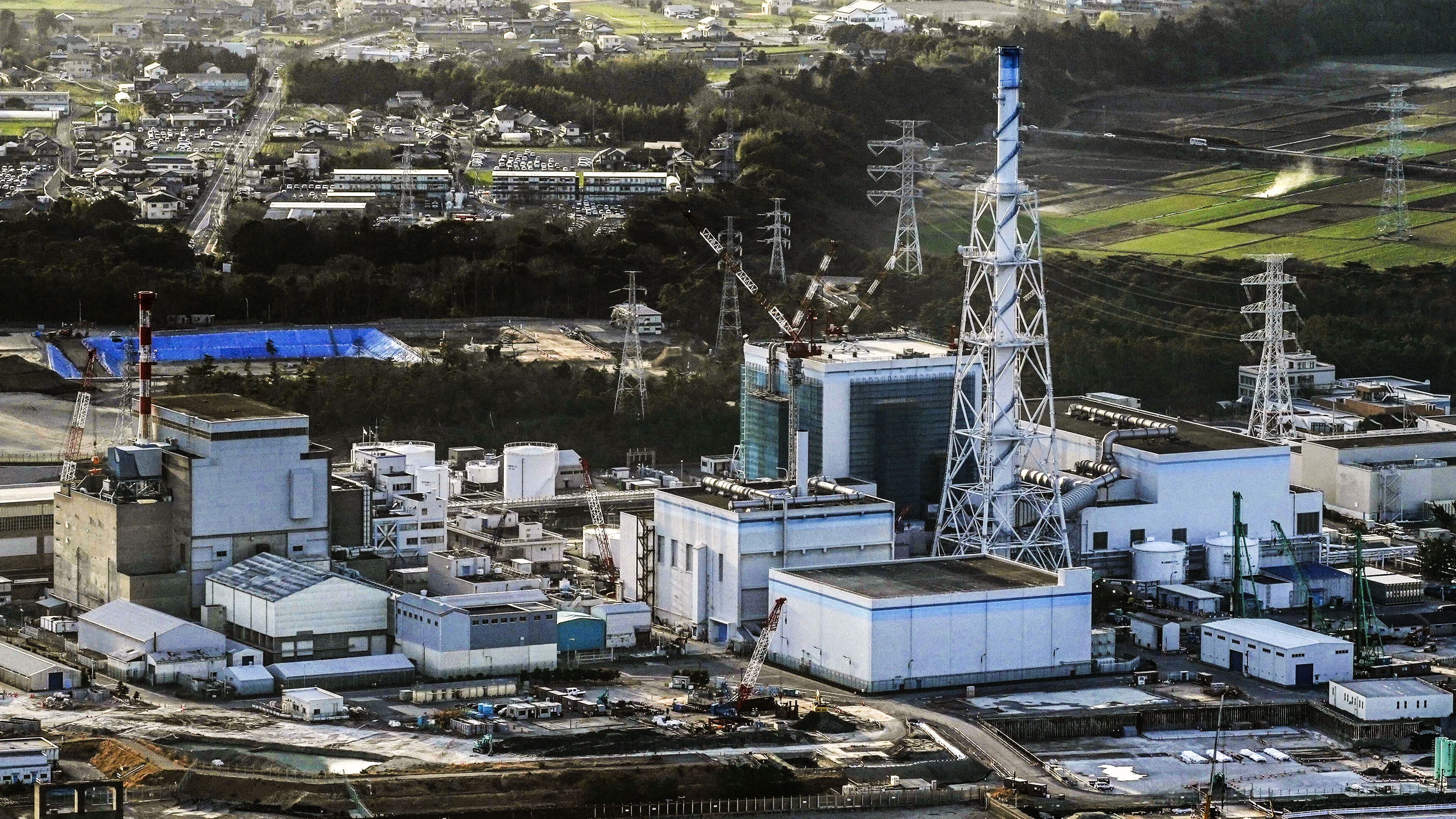 Nhà máy điện hạt nhân Tokai số 2 ở tỉnh Ibaraki, được xây dựng gần 44 năm trước đang có kế hoạch khôi phục hoạt động. Tuy nhiên, kế hoạch này vấp phải sự phản đối của người dân địa phương - Ảnh: Kyodo