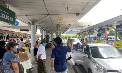 Ưu tiên phát triển hệ thống buýt kết nối sân bay Tân Sơn Nhất