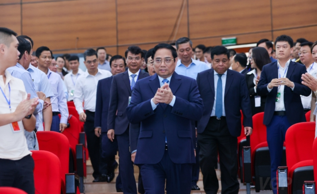 Thủ tướng Phạm Minh Ch&iacute;nh chủ tr&igrave; Hội nghị triển khai Chương tr&igrave;nh h&agrave;nh động thực hiện Nghị quyết số 11-NQ/TW ng&agrave;y 10/2/2022 của Bộ Ch&iacute;nh trị - Ảnh: VGP/Nhật Bắc.