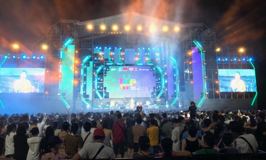 Sân khấu chính Lễ hội Âm nhạc và Kết nối cộng đồng BridgeFest 2022