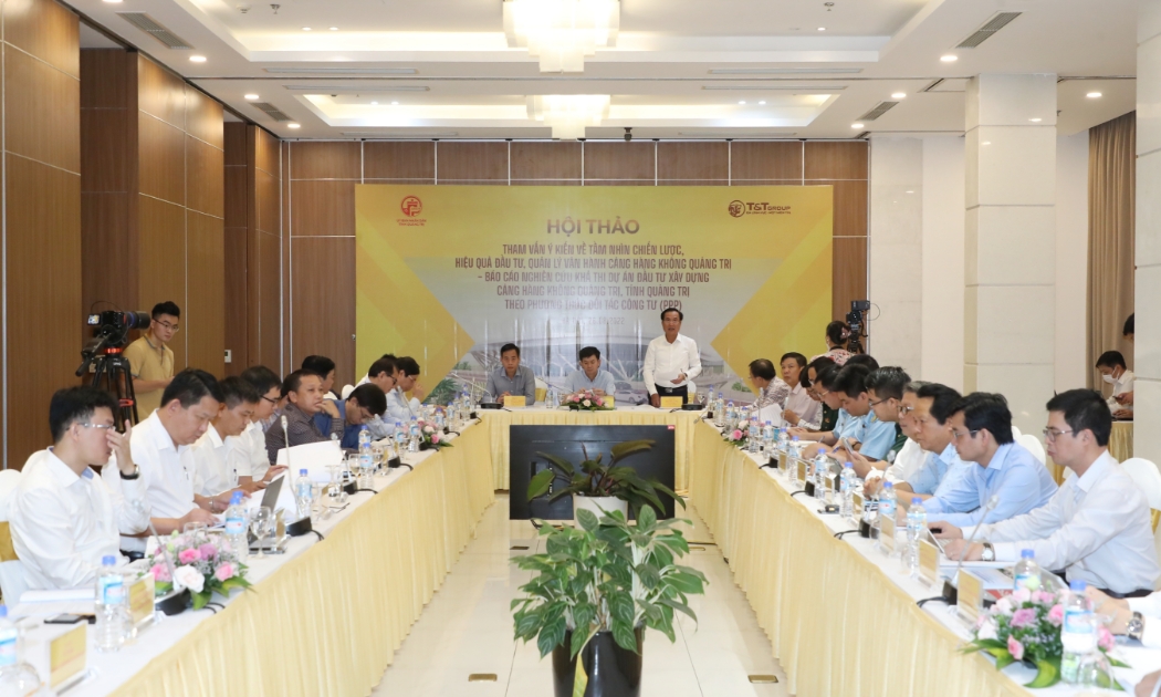 Ông Võ Văn Hưng, Chủ tịch UBND tỉnh Quảng Trị phát biểu khai mạc hội thảo.