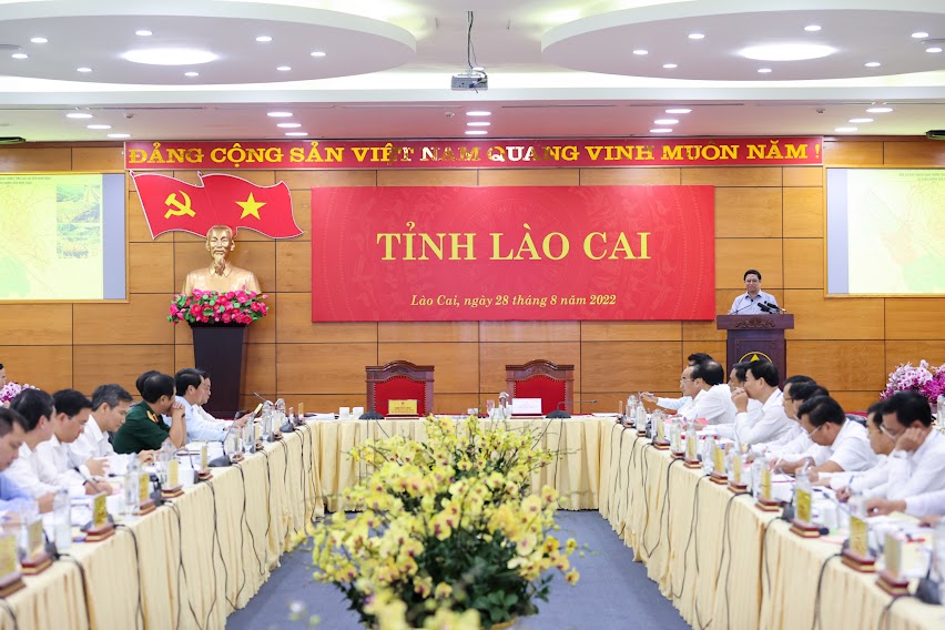 Thủ tướng đề nghị tỉnh phối hợp chặt chẽ với các cơ quan chức năng phía Trung Quốc để đẩy mạnh kết nối, hợp tác kinh tế biên giới. Ảnh: VGP
