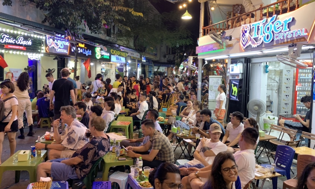 Du khách quốc tế đã bắt đầu quay lại Việt Nam nhưng số lượng vẫn thấp hơn nhiều so với thời điểm trước khi đại dịch