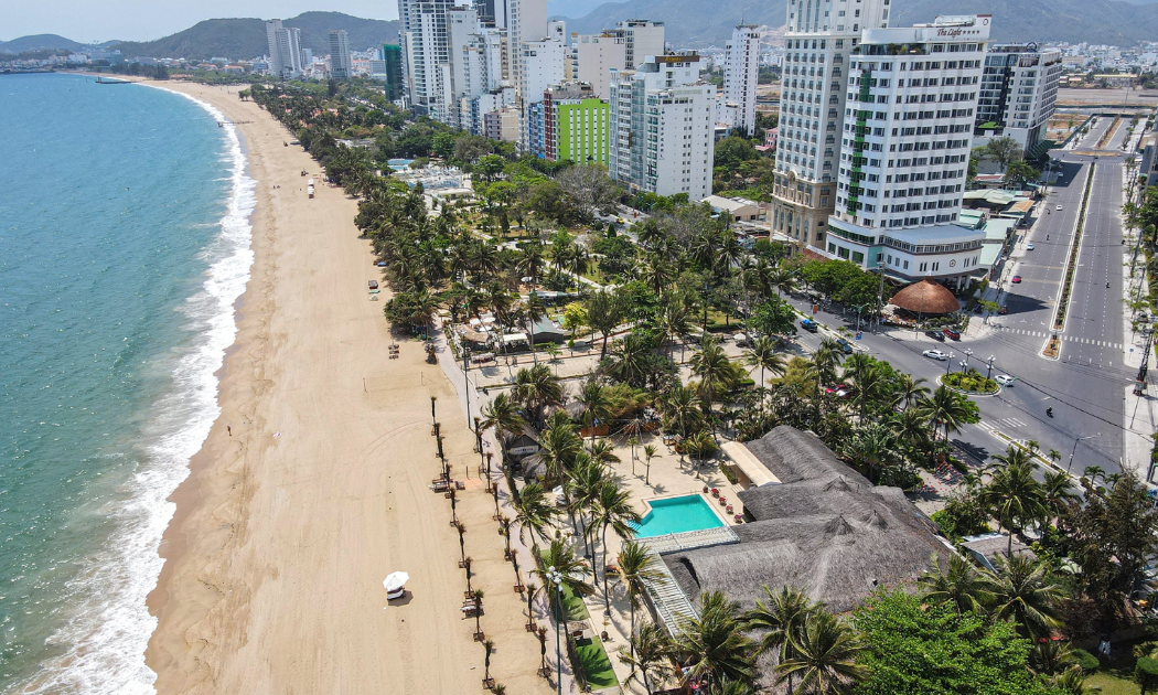 Nhiều dự án chắn biển nằm phía Đông đường Trần Phú, TP. Nha Trang, tỉnh Khánh Hoà sẽ được di dời.