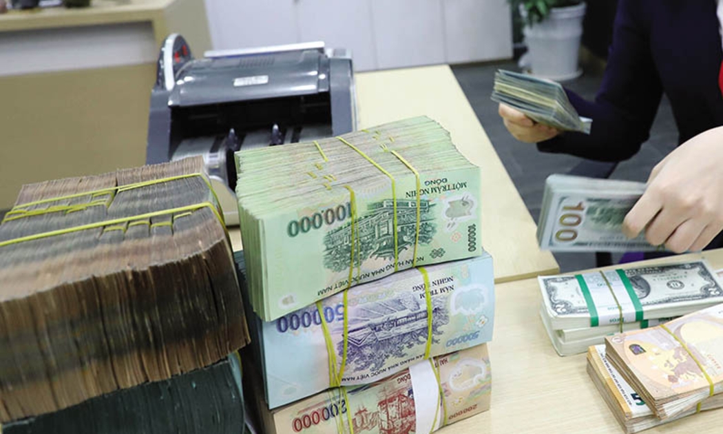 Ngân hàng đồng loạt tăng lãi suất sau quyết định mới của Ngân hàng Nhà nước
