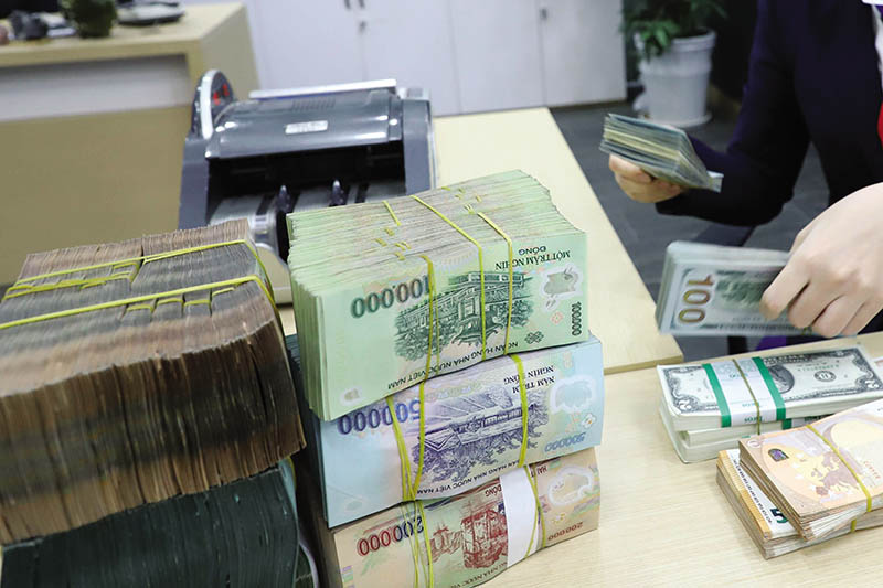 Ngân hàng đồng loạt tăng lãi suất sau quyết định mới của Ngân hàng Nhà nước