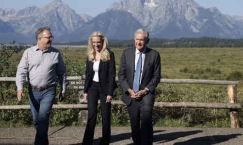 Chuyên gia kinh tế lo Fed không chống nổi lạm phát nếu Chính phủ Mỹ còn chi tiêu mạnh tay