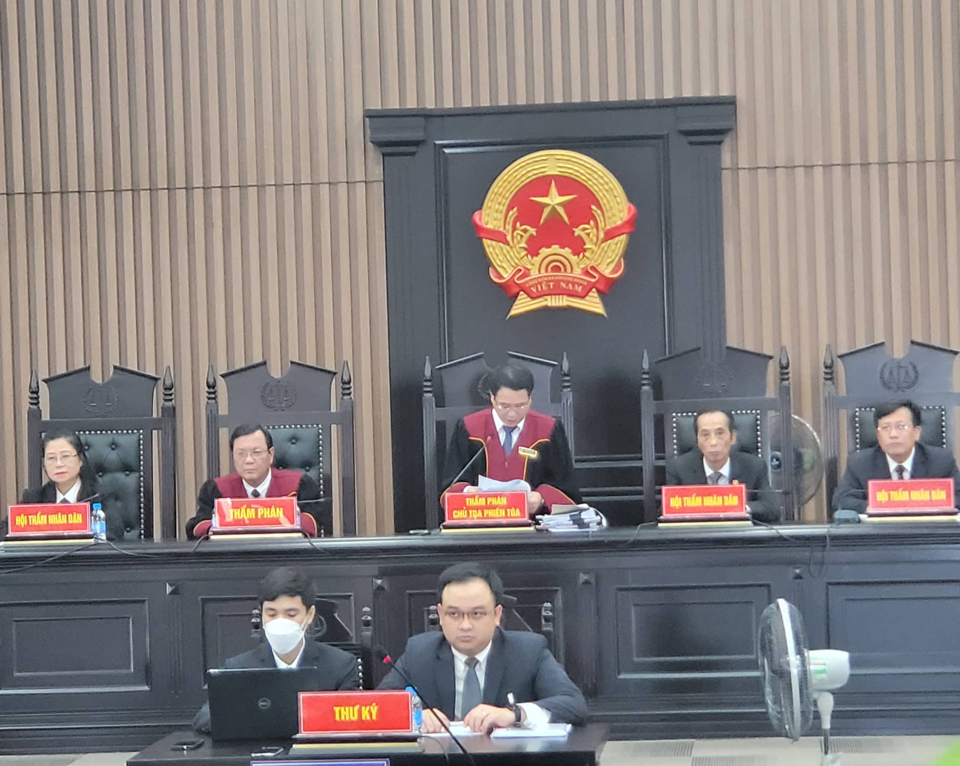 Hội đồng x&eacute;t xử.&nbsp;