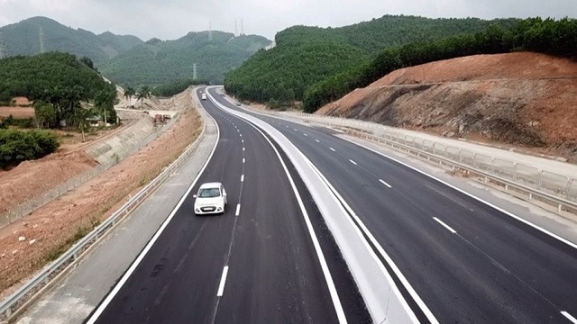 Mở rộng Quốc lộ 12B và Quốc lộ 6, đoạn tránh thị trấn Mãn Đức (Hòa Bình) gặp khó do chưa cân đối được vốn.