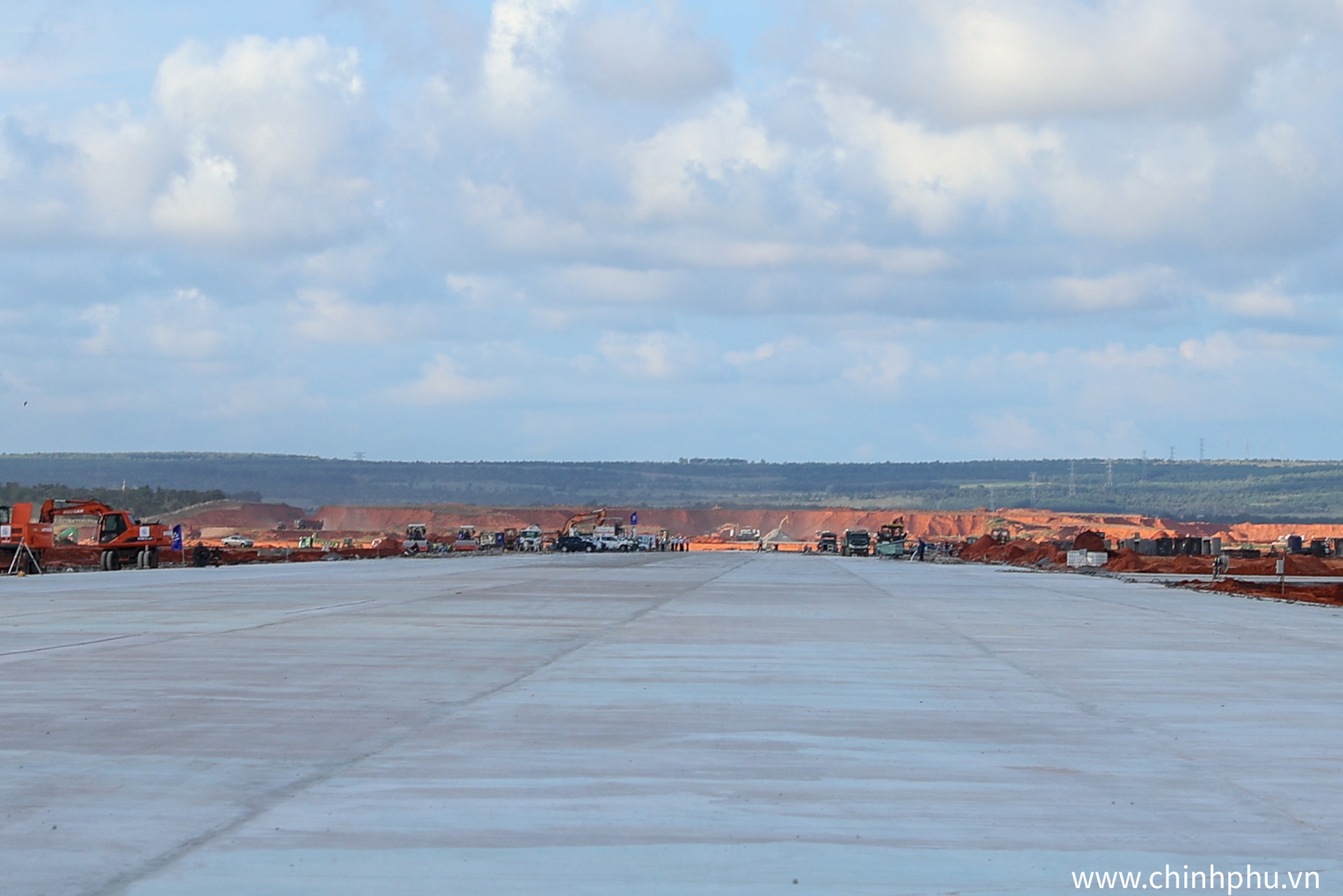 Thủ tướng y&ecirc;u cầu tỉnh B&igrave;nh Thuận di dời sớm c&aacute;c c&ocirc;ng tr&igrave;nh điện, hạ tầng để c&oacute; mặt bằng - Ảnh: VGP