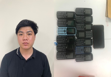 Đối tượng Phạm Duy Quyền v&agrave; c&aacute;c tang vật bị thu giữ