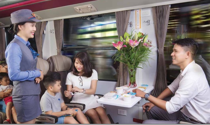 Ngành đường sắt bán được 82.000 vé, chủ yếu từ Hà Nội và TP. Hồ Chí Minh đi các tỉnh vào đầu dịp lễ.