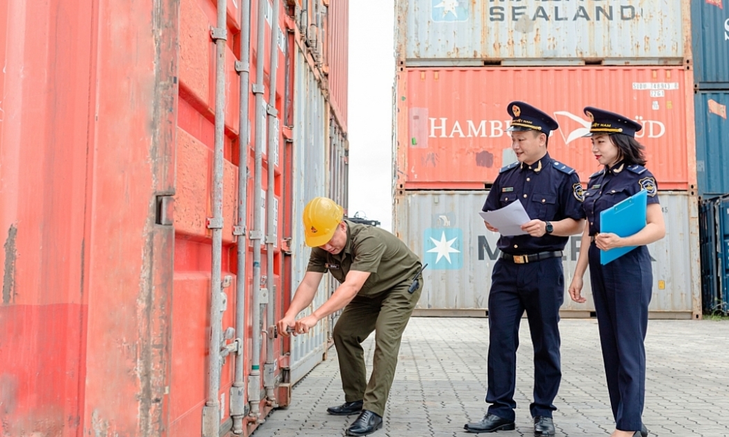 Các đối tượng sử dụng nhiều thủ đoạn tinh vi, thủ thuật tráo hàng nhằm qua mặt cơ quan chức năng để buôn lậu, gian lận thương mại.