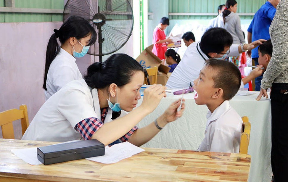 Năm học 2022 - 2023, TP.HCM triển khaihoof sơ điện tử về thu phí bảo hiểm y tế học sinh, sinh viên để bảo đảm dữ liệu thu phí chính xác...