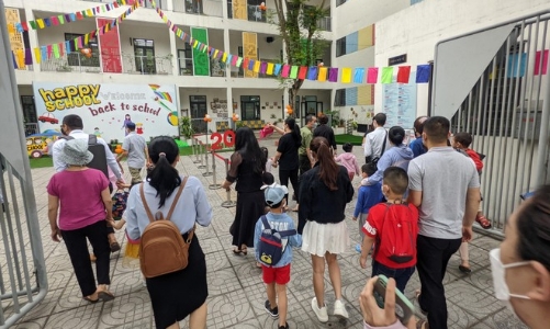 Hà Nội và TP.HCM tạm thời chưa thu học phí năm học 2022-2023