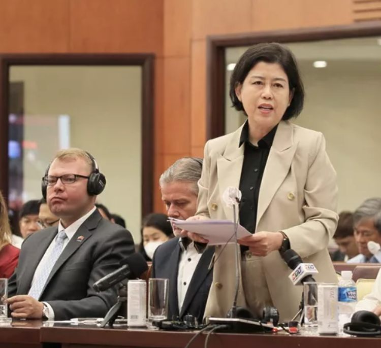 B&agrave; Hồ Uy&ecirc;n, Chi hội trưởng Chi hội doanh nghiệp khu C&ocirc;ng nghệ cao TP.HCM (SBA), ph&aacute;t biểu tại hội nghị - Ảnh: HH.