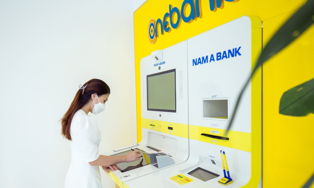 Số hóa giúp Nam A Bank giao dịch xuyên lễ, khách hàng an tâm tận hưởng.