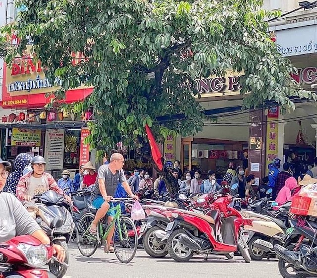 Nhiều cửa hàng bánh trung thu tại Hải Phòng luôn chật kín khách hàng